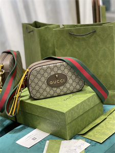 Gu.cci Neo Vintage GG Supreme Messenger Bag 476466