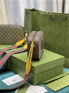 Gu.cci Neo Vintage GG Supreme Messenger Bag 476466