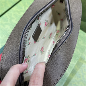 Gu.cci Neo Vintage GG Supreme Messenger Bag 476466