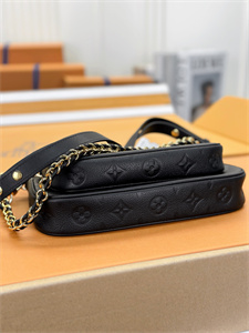 L.V  Multi Pochette Accessories Monogram Empreinte Grained Cowhide Black M80399