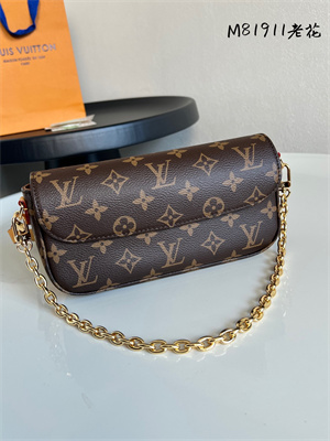 L.V Wallet On Chain IVY Monogram Canvas M81911