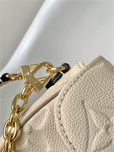 L.V Wallet On Chain IVY Monogram Emprenite Cream M82210