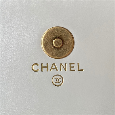 Cha.nel Wallet On Chain With Handel Shinny Calfskin Gold Tone Metal White AP3242