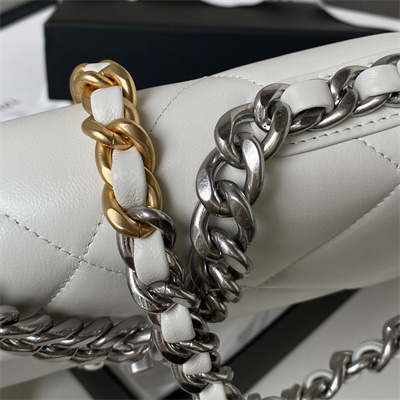 Cha.nel Wallet On Chain Lambskin Silver Tone Metal White AP3267