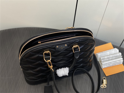 L.V Alma  PM Bag Lamb Leather Black M23688