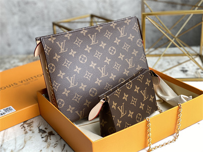L.V Toiletry Pouch On Chain Monogram Canvas M81412