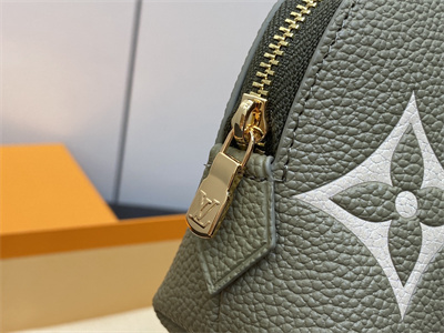 L.V Pochette Cosmetique PM Monogram Empreinte Green M82493