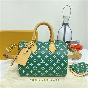 L.V Speedy P9  Bandoulière 25 Monogram Soft Calfskin Green M24423