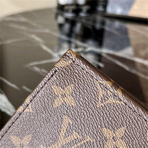 L.V Toiletry Pouch 15 Monogram Canvas M47546