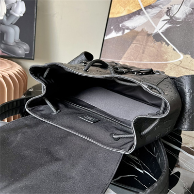 L.V Christopher MM Backpack Monogram Taurillon Leather Black M55699