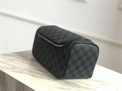 L.V Toilet Bag Damier Graphite N47625