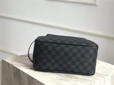 L.V Toilet Bag Damier Graphite N47625