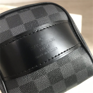 L.V Toilet Bag Damier Graphite N47625