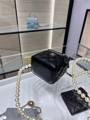 Cha.nel Vanity Case With Chain Lambskin Gold Tone Metal Black AP2581