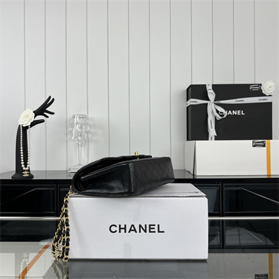 Cha.nel Medium Classic Flap Bag Grained Calfskin Gold Tone Metal Black 01112