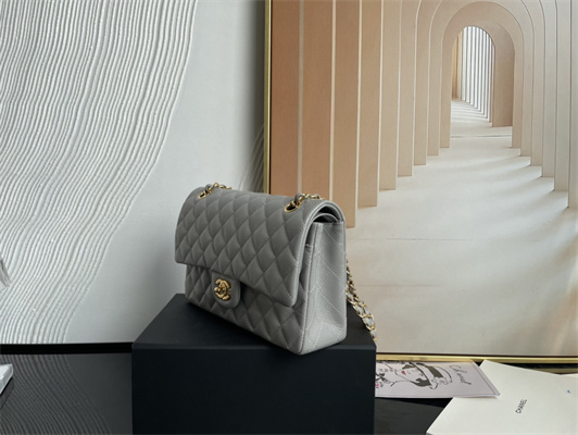 Cha.nel Medium Classic Flap Bag Grained Calfskin Gold Tone Metal Grey 01112