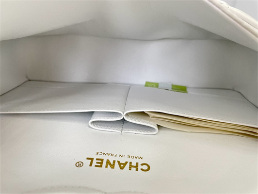 Cha.nel Medium Classic Flap Bag Lambskin Gold Tone Metal White 01112