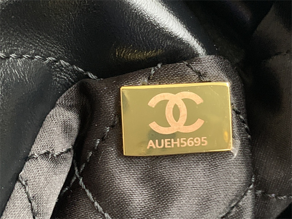 Cha.nel 22 Small Handbag Shiny Calfskin Gold Tone Metal Black AS3260