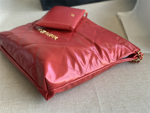 Cha.nel 22 Medium Handbag Shiny Calfskin Gold Tone Metal Red AS3261