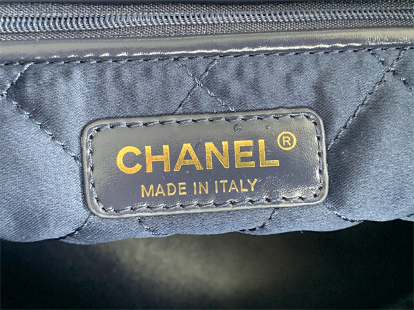 Cha.nel 22 Large Handbag Shiny Calfskin Gold Tone Metal Navy AS3262