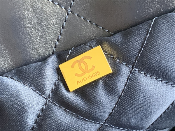 Cha.nel 22 Large Handbag Shiny Calfskin Gold Tone Metal Navy AS3262