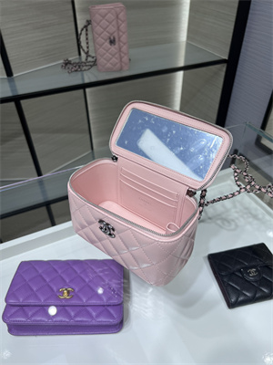 Cha.nel Clutch With Chain Vanity Shiny Crumpled Calfskin, Strass & Ruthenium-Finish Metal Pink AP3593