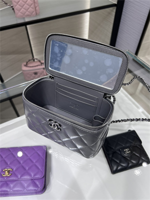 Cha.nel Clutch With Chain Vanity Shiny Crumpled Calfskin, Strass & Ruthenium-Finish Metal Grey AP3593