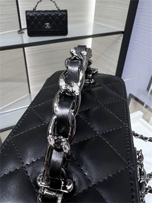 Cha.nel Clutch With Chain Vanity Shiny Crumpled Calfskin, Strass & Ruthenium-Finish Metal Black AP3593