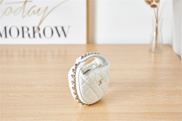 Cha.nel Pouch Lambskin Gold Tone Metal White AP3095