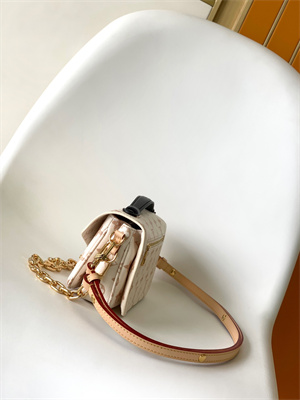 L.V Pochette  Métis  East West Monogram Canvas M46914