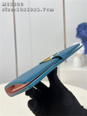 L.V Capucines Vertical Wallet Taurillon leather Tourterelle Blue M81330