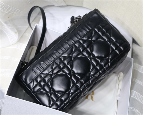 CD Large Di.or Caro Bag Quilted Macrocannage Calfskin Guncolor Tone Metal Black
