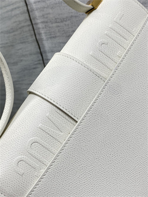 CD 30 Montaigne Bag Grained Calfskin Latte