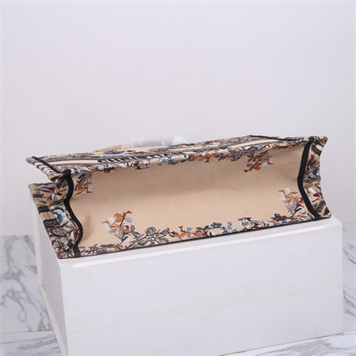 CD Large Book Tote Jardin d’Hiver Embroidery Beige Multicolor