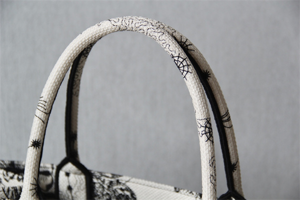 CD Medium Book Tote Di.or Zodiac Embroidery Latte and Black