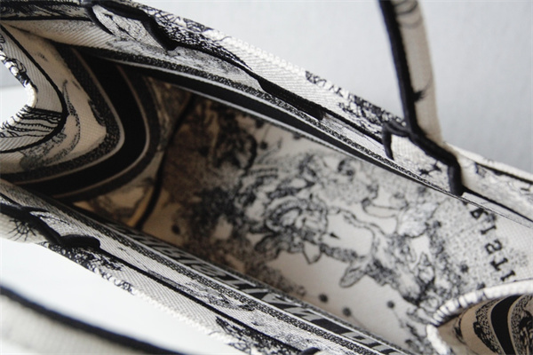 CD Medium Book Tote Di.or Zodiac Embroidery Latte and Black