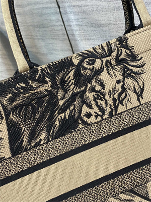 CD Medium Book Tote Jute Canvas Embroidery With Tiger