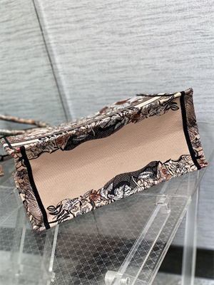 CD Medium Book Tote Jardin Magique Embroidery Pink