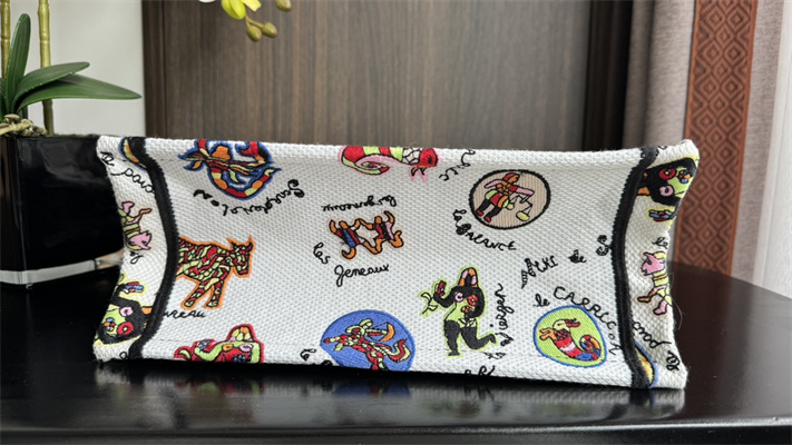 CD Small Book Tote Dragon Zodiac Embroidery White Multicolor