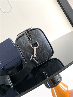 Di.or Lingot 22 Shoulder Bag Black CD Diamond Canvas