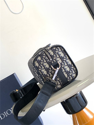 Di.or Lingot 22 Shoulder Bag Beige and Black Oblique Jacquard