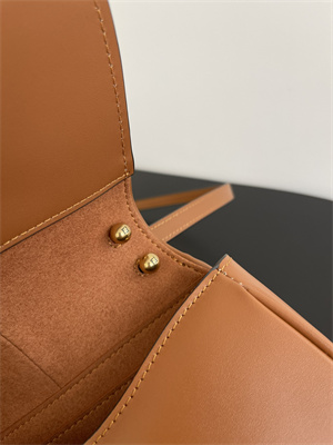 Fen.di C’mon Mini Brown Leather Bag