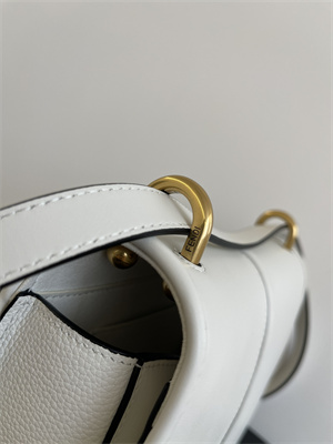 Fen.di C’mon Medium White Leather Bag