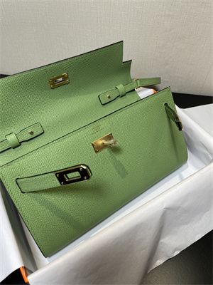 Kelly Classique To Go wallet Epsom Leather Gold Tone Metal In Vert Criquet Color HS