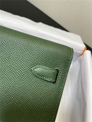 Kelly Classique To Go wallet Epsom Leather Silver Tone Metal In Vert Anglais Color HS