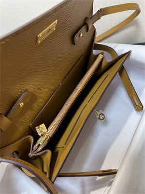 Kelly Classique To Go wallet Epsom Leather Gold Tone Metal In Sesame Color HS