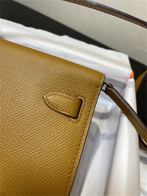 Kelly Classique To Go wallet Epsom Leather Silver Tone Metal In Sesame Color HS