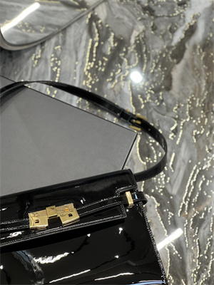 Y.S.L MANHATTAN Shoulder Bag In Black Patent Leather