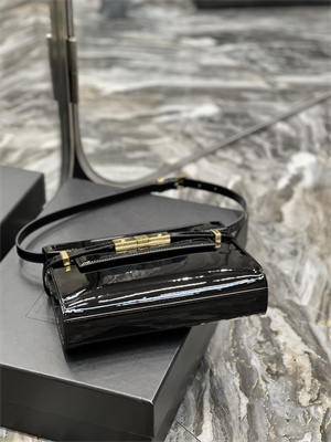 Y.S.L MANHATTAN SMALL Shoulder Bag In Black Patent Leather