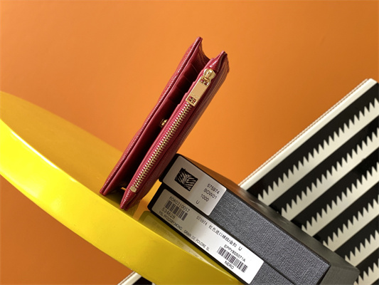 Y.S.L CASSANDRA MATELASS?? ZIP WALLET IN GRAIN DE POUDRE EMBOSSED LEATHER Red Color Gold Tone Metal